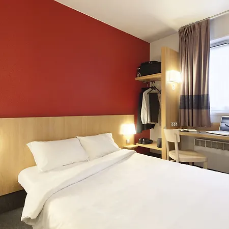 Otel Le Grand Noisy-le-Grand