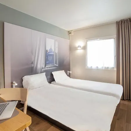 Otel Le Grand Noisy-le-Grand